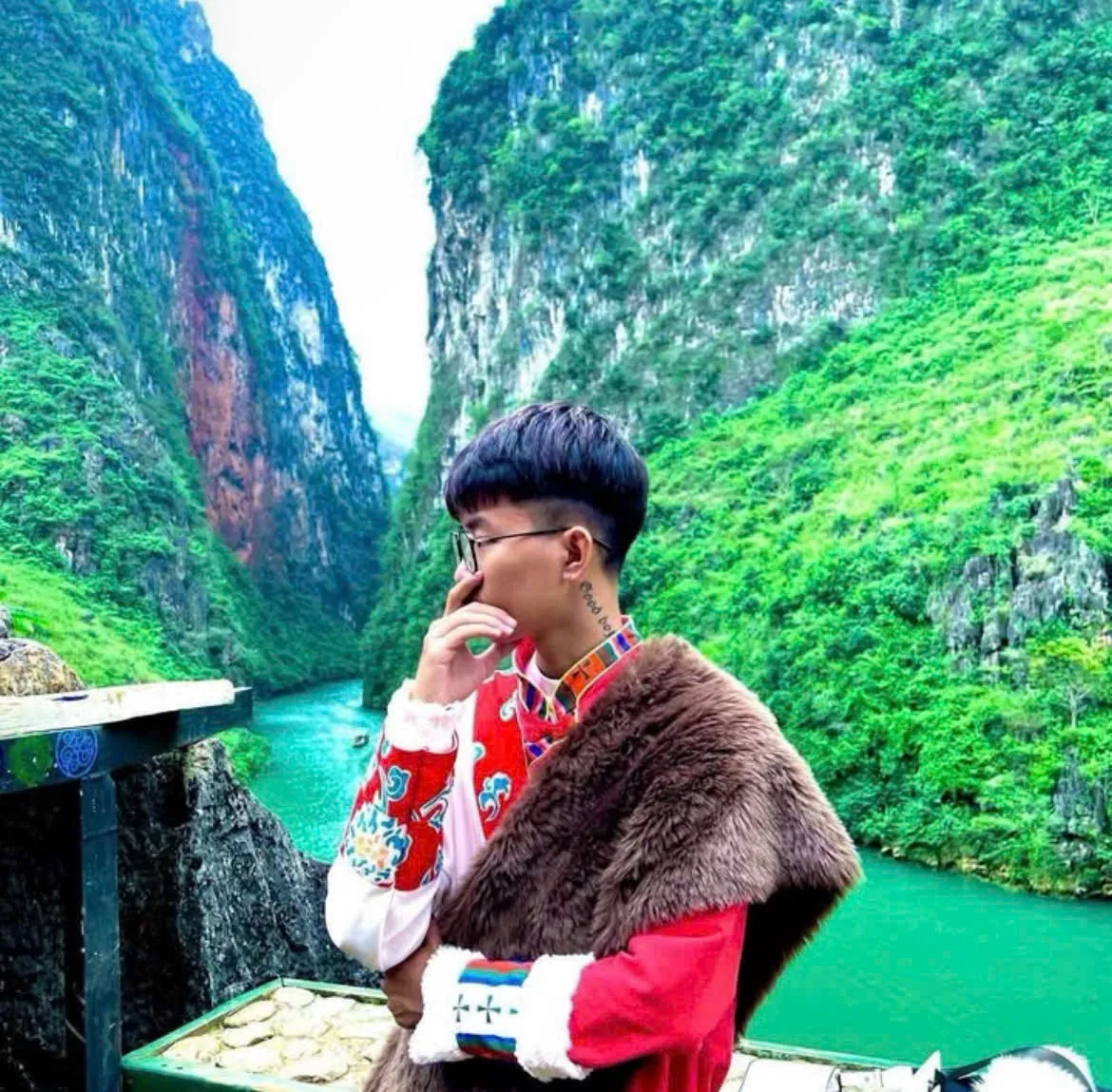 Trần Viết Hoàng
